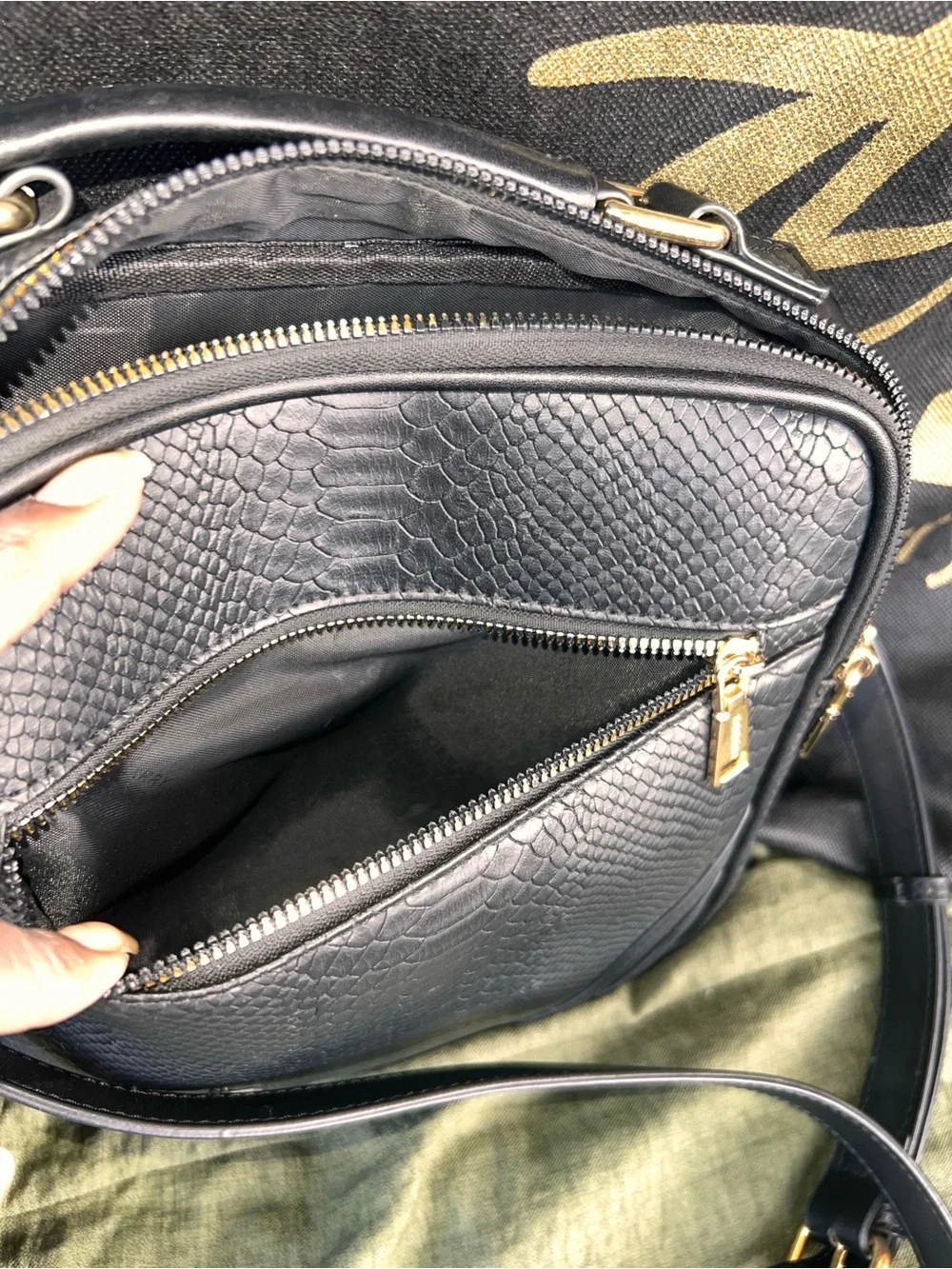 Tote&Carry messenger bag